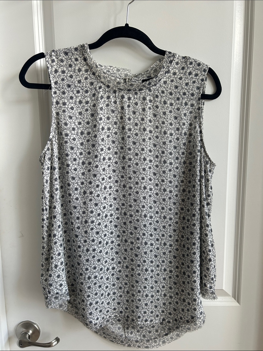 Who What Wear Black & White Floral Sleeveless Camisole